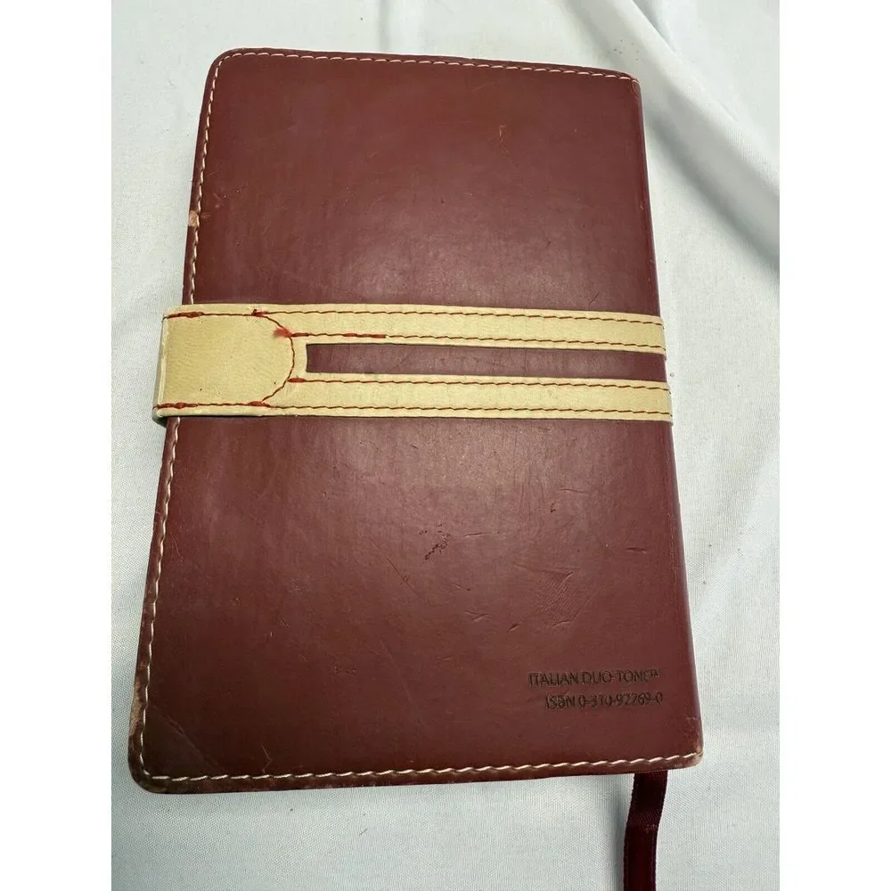 Holy BIBLE Todays TNIV Burgandy Ivory LEATHER 2005 Zondervan Magnetic‎ Closure